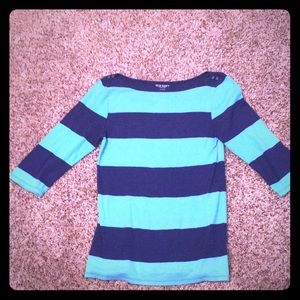 Long sleeve shirt. 3 quarter length sleeves.